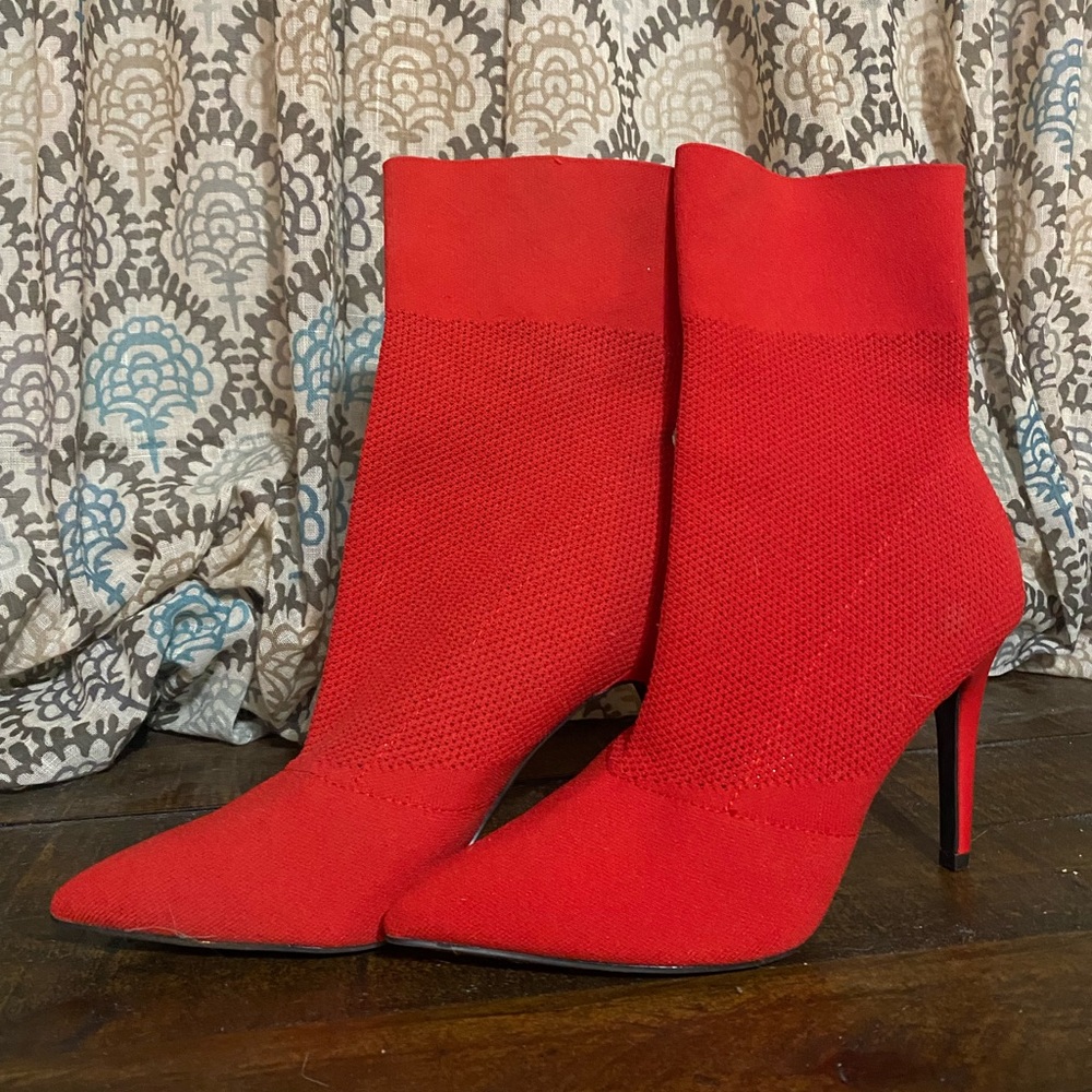 Size 9 red heeled booties